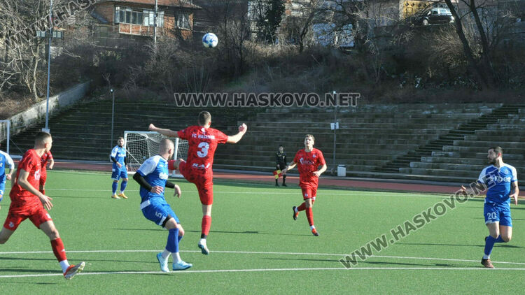 ФК „Хасково“ отстъпи на „Левски“ (Карлово) в контрола
