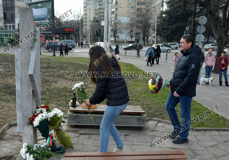 Отслужиха панихида в памет на жертвите на комунизма
