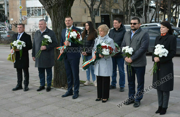 Отслужиха панихида в памет на жертвите на комунизма