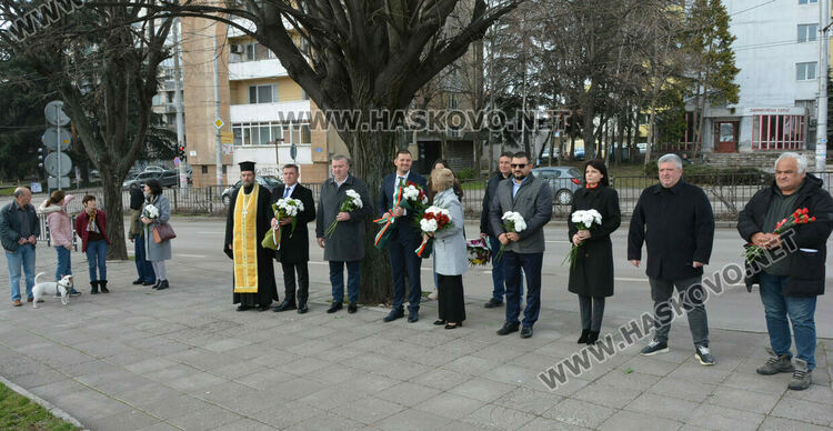 Отслужиха панихида в памет на жертвите на комунизма