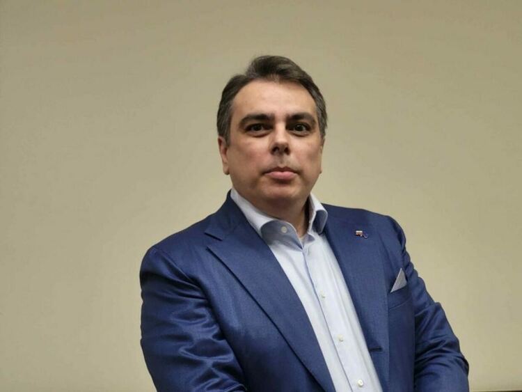 Няма документ, в който пише 18 млрд. лева дефицит, каза Асен Василев