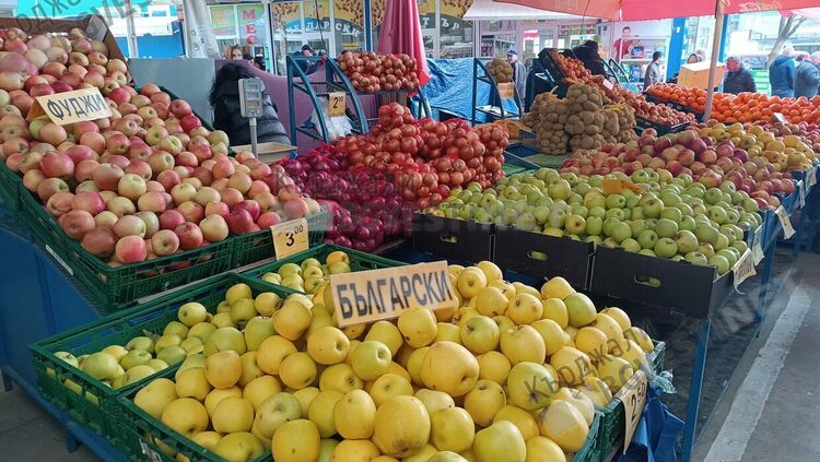 Ябълките  на Пазара в Кърджали стигнаха 4 лв за килограм, тържището „залято” от вносна стока