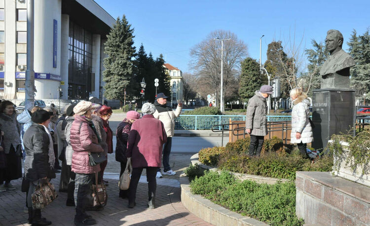 Почетоха рождението на проф. д-р Асен Златаров в Хасково