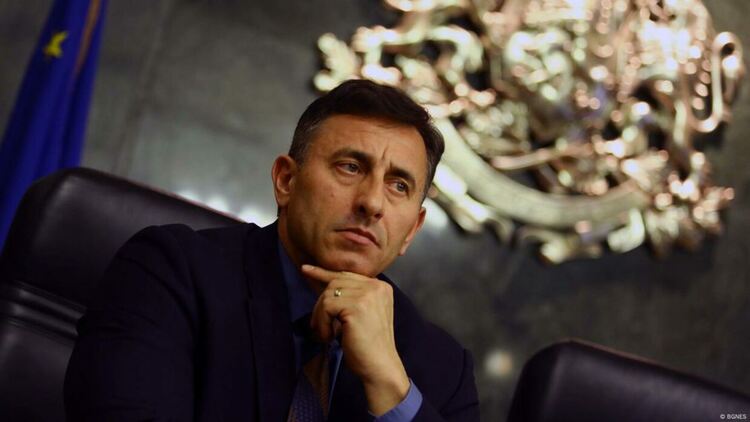 Заплатите и премиите на директора на НАП се оказаха тайна