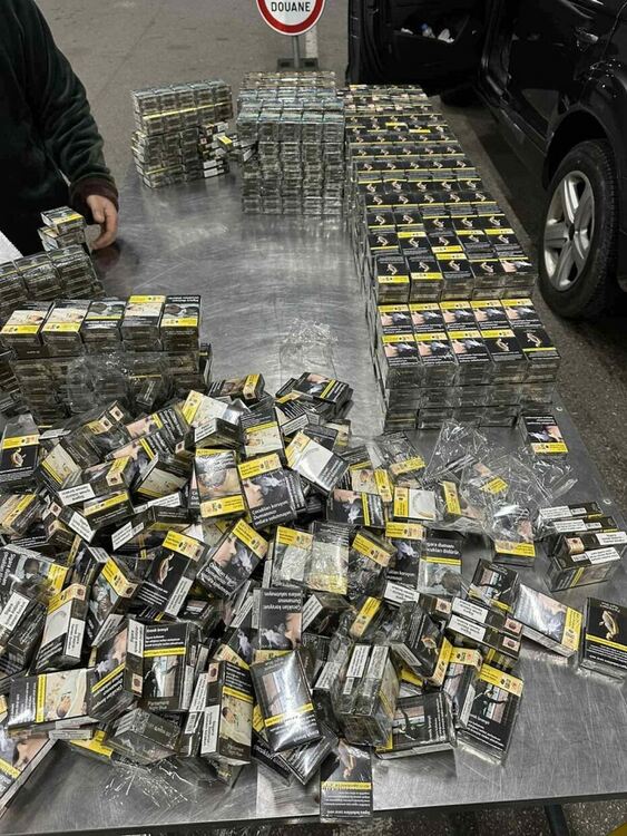 Над 130 000 контрабандни цигари са открити в тайници на пет автомобила