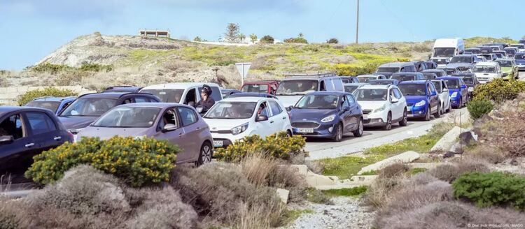 Жителите на Санторини масово напускат острова