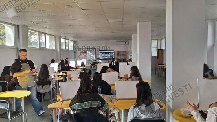 Арт работилница, организирана от Сдружение Омега, стимулира млади таланти