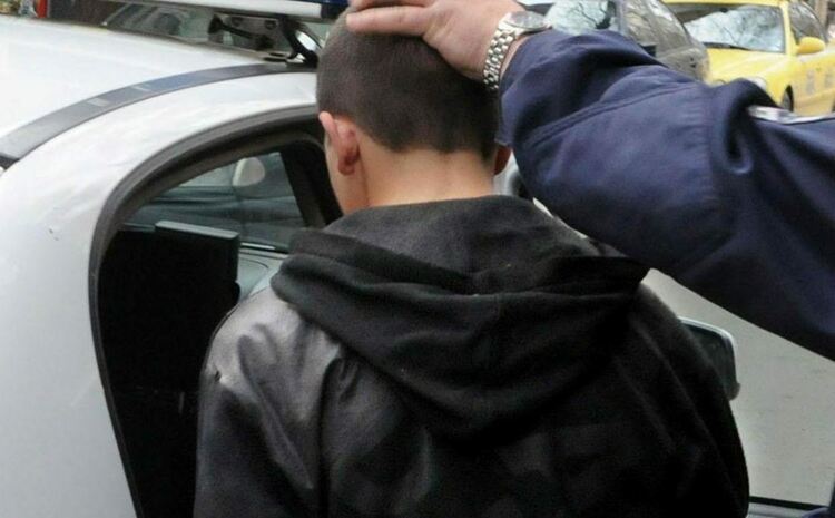 13-годишна краде от магазин в Хасково, момчета на 14 и 15 години тарашили в Димитровград