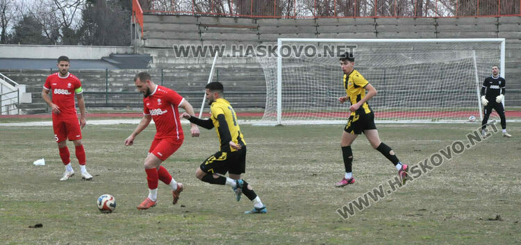 „Канарчетата“ обърнаха „Саяна“ на Ямача