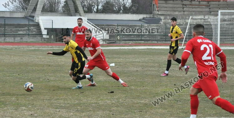 „Канарчетата“ обърнаха „Саяна“ на Ямача