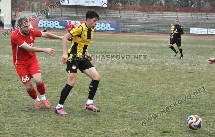 „Канарчетата“ обърнаха „Саяна“ на Ямача