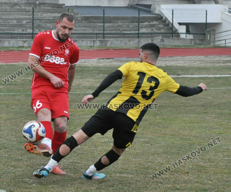 „Канарчетата“ обърнаха „Саяна“ на Ямача