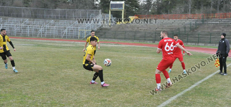 „Канарчетата“ обърнаха „Саяна“ на Ямача