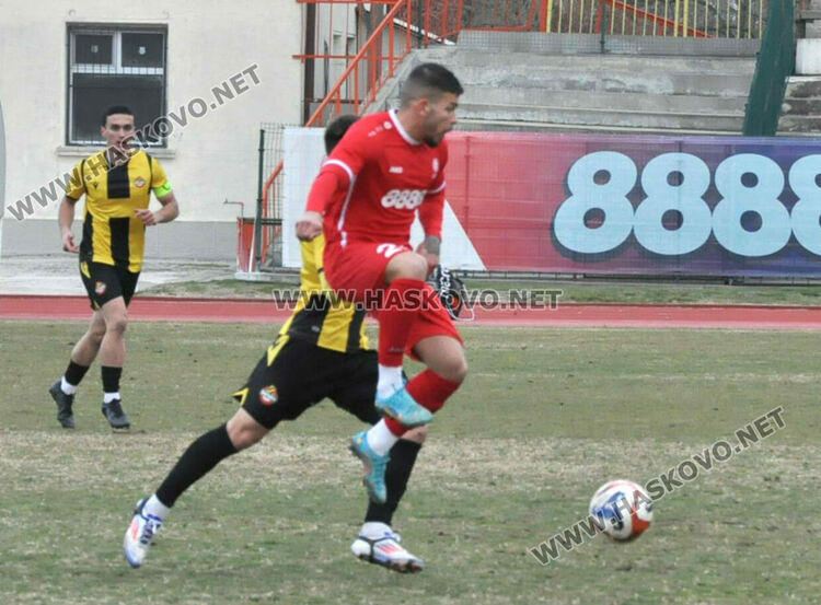 „Канарчетата“ обърнаха „Саяна“ на Ямача