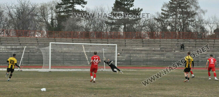 „Канарчетата“ обърнаха „Саяна“ на Ямача