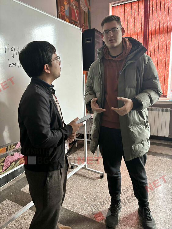 Нарушават ли се основни човешки права в Димитровград? Дискусия между ученици и HRW