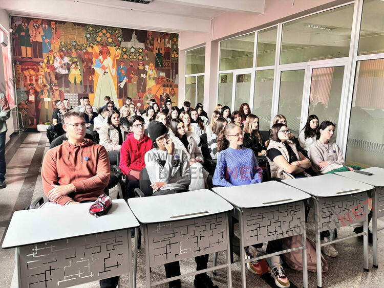 Нарушават ли се основни човешки права в Димитровград? Дискусия между ученици и HRW