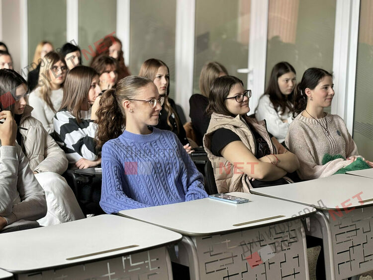 Нарушават ли се основни човешки права в Димитровград? Дискусия между ученици и HRW