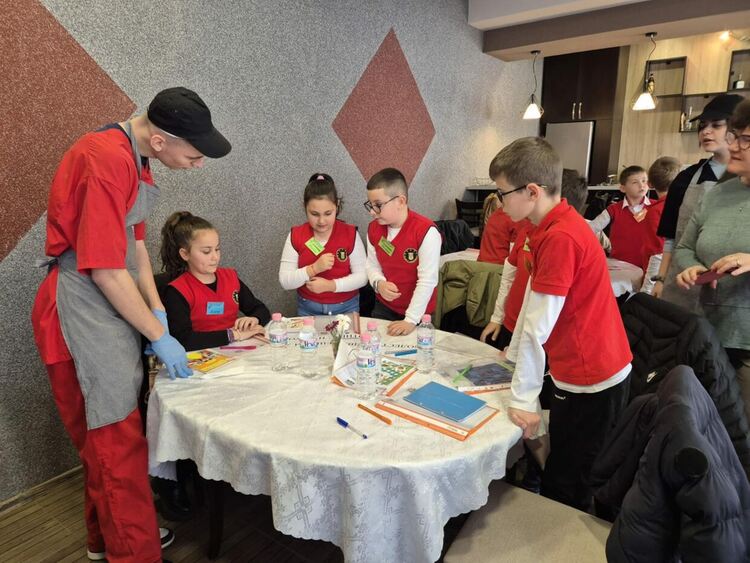 Открит урок по здравословно хранене за малките славейковци в ПГ по туризъм