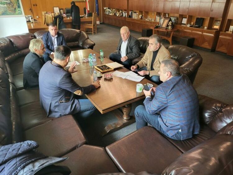 Кметът Мелемов организира среща с министър Вълчев по повод закриването на паралелки за учебната 2025 /2026 г.