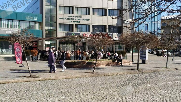 Слънчево и студено, ще вали край морето