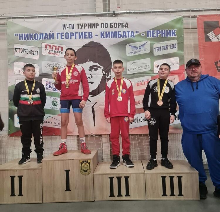 Хасковски борци с отличия от турнир в Перник