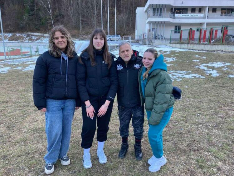 Легендарният Йордан Йовчев се "премята" на лостове в Смолян 