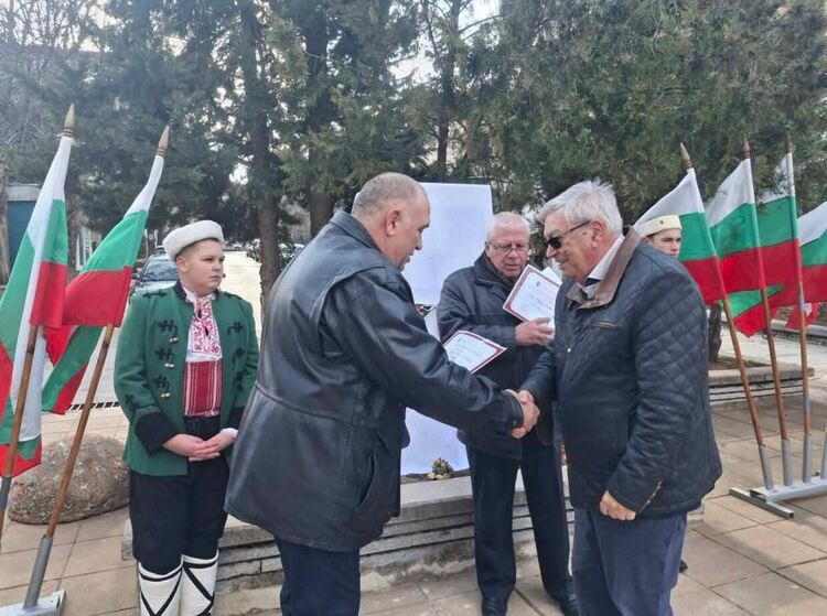 Откриха плоча-барелеф на Капитан Петко войвода в Тополовград