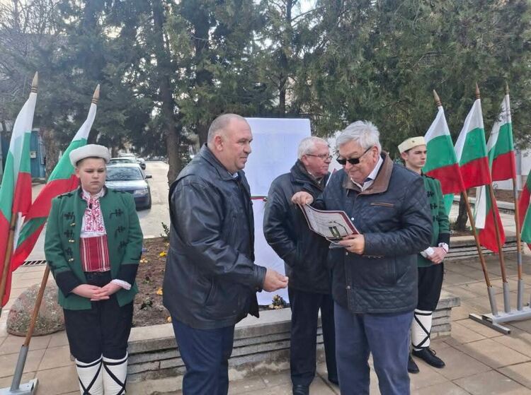 Откриха плоча-барелеф на Капитан Петко войвода в Тополовград