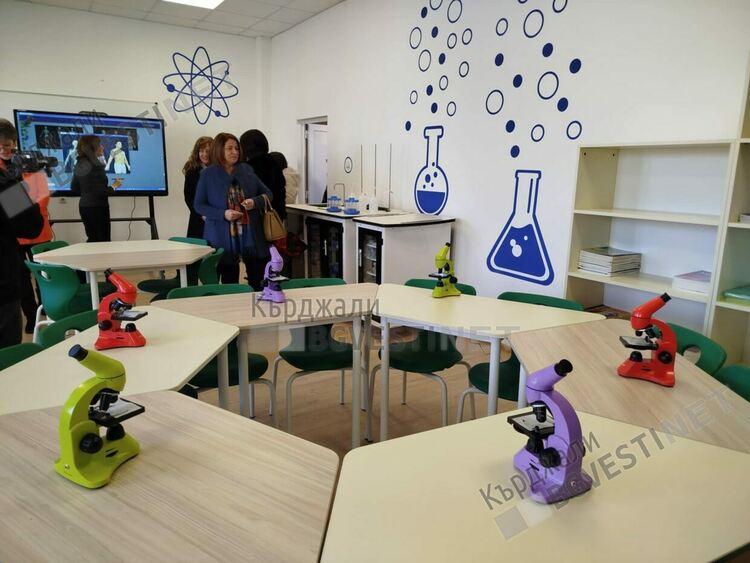 Иновативен STEM център в ПГ по туризъм „Проф.д-р Асен Златаров“ ще подпомага учебния процес