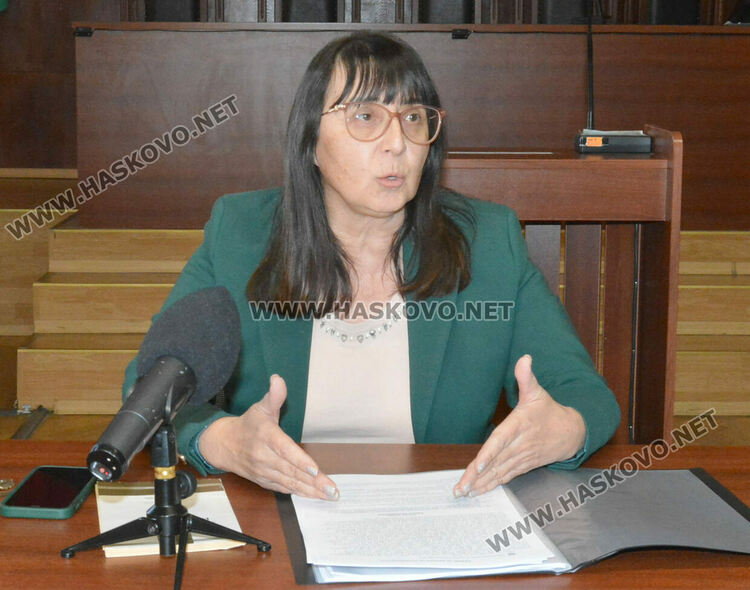 Ученици от ФСГ слушаха лекция в съда за правата на потребителите