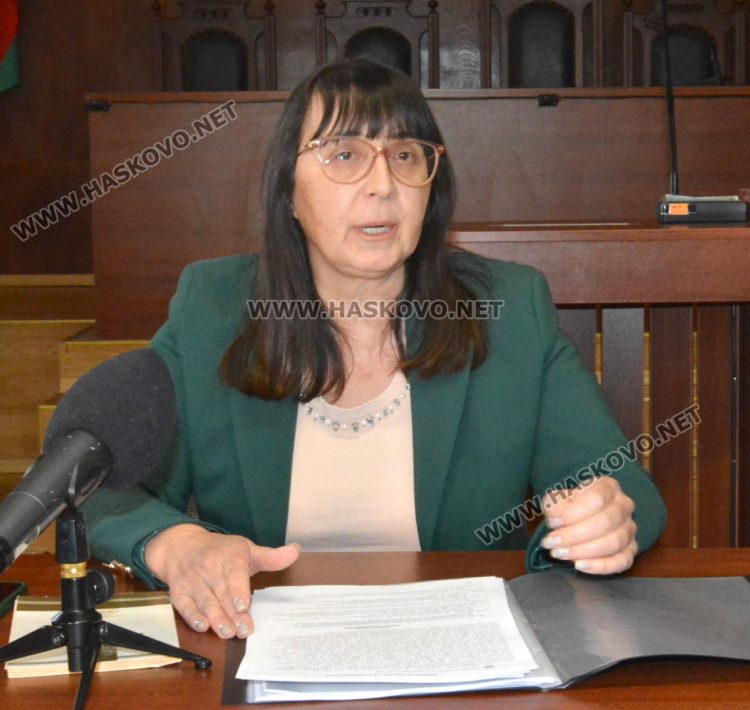 Ученици от ФСГ слушаха лекция в съда за правата на потребителите