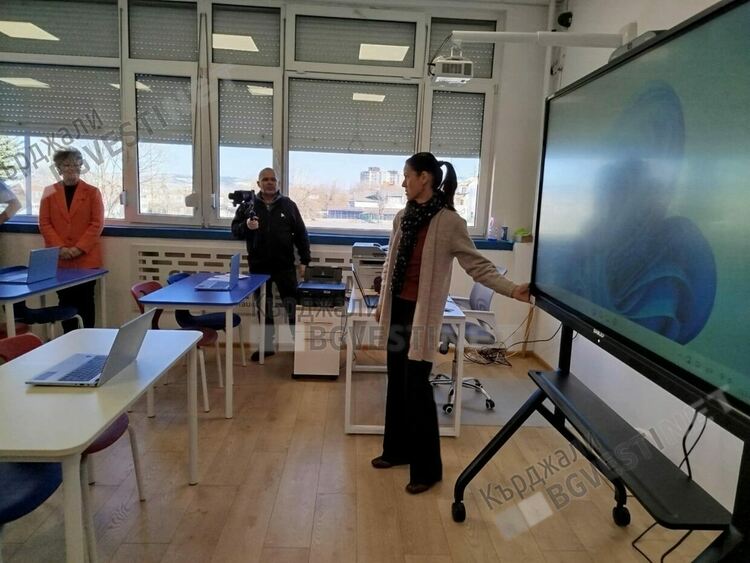 Иновативен STEM център в ПГ по туризъм „Проф.д-р Асен Златаров“ ще подпомага учебния процес