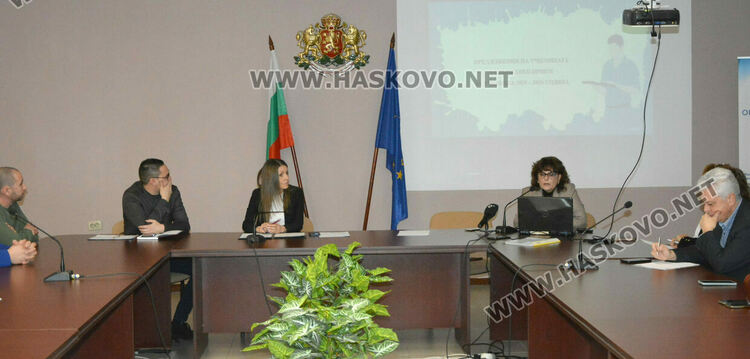 В Областната комисия по заетостта засега спряха закриването на 6 паралелки след 7 клас