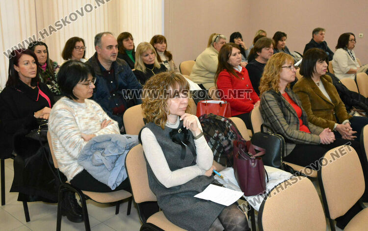 В Областната комисия по заетостта засега спряха закриването на 6 паралелки след 7 клас