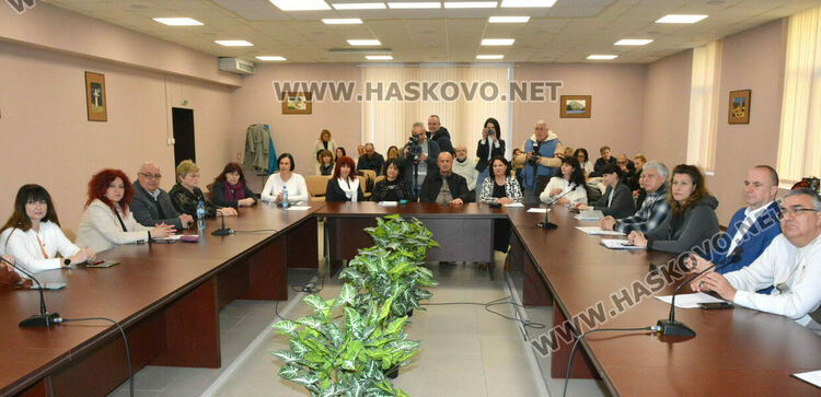 В Областната комисия по заетостта засега спряха закриването на 6 паралелки след 7 клас