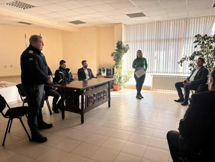 В общинската администрация се проведе среща на представители на Районна служба ПБЗН - Радомир с кметове и кметски наместници от общината
