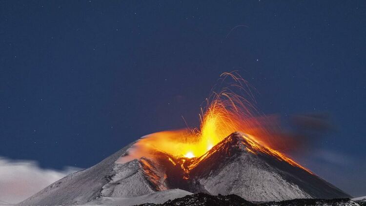 Етна изригна