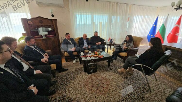 Ротарианците от Кърджали ще спонсорират прояви на децата от Неделното училище по български език в Одрин, канят ги да посетят града ни