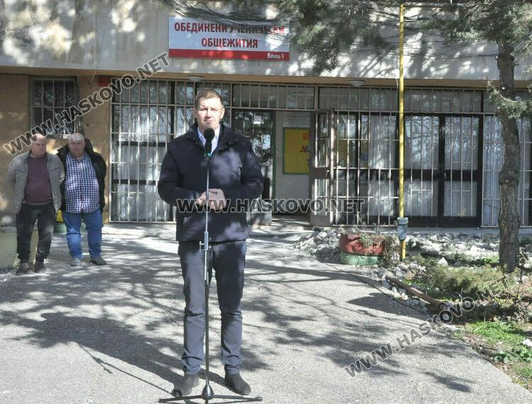 Ремонтират с близо 6 млн. лева две ученически общежития в Хасково