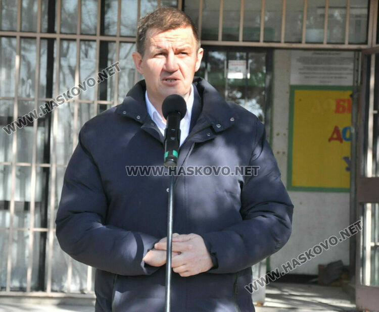 Ремонтират с близо 6 млн. лева две ученически общежития в Хасково