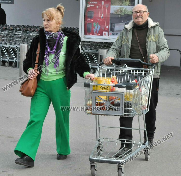 Хасковските хипермаркети гъмжат от клиенти в деня на националния бойкот