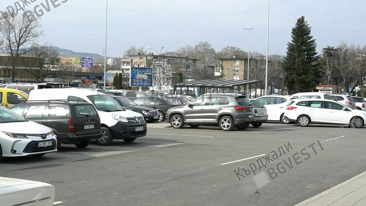 Кърджалийци изпълниха хипермаркетите,въпреки бойкота,пазаруват като за последно