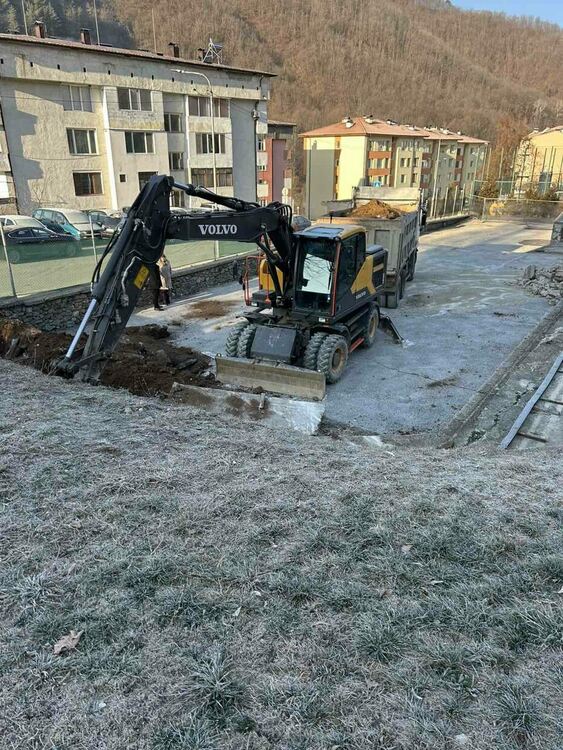 В Мадан дадоха старт на изграждането на нов физкултурен салон в училището