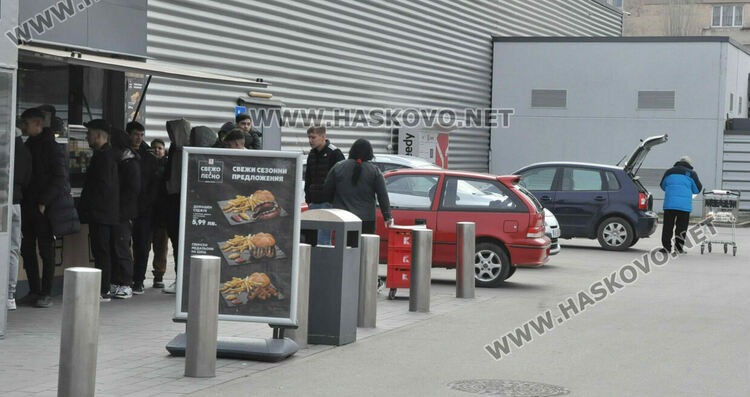 Хасковските хипермаркети гъмжат от клиенти в деня на националния бойкот