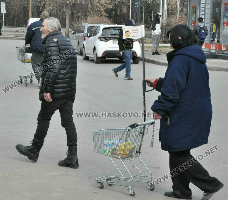 Хасковските хипермаркети гъмжат от клиенти в деня на националния бойкот