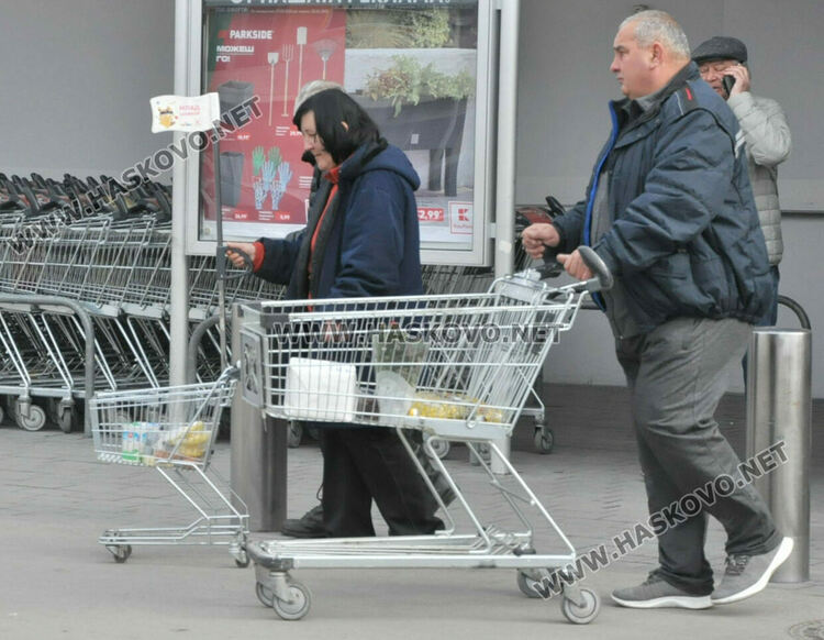 Хасковските хипермаркети гъмжат от клиенти в деня на националния бойкот