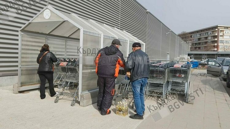 Кърджалийци изпълниха хипермаркетите,въпреки бойкота,пазаруват като за последно