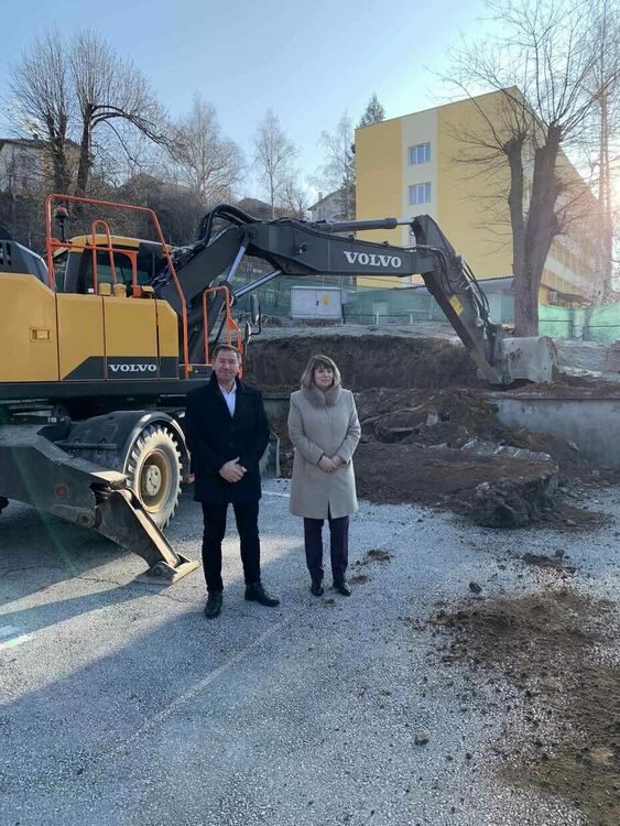 В Мадан дадоха старт на изграждането на нов физкултурен салон в училището