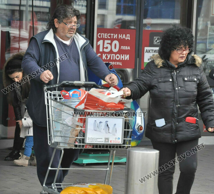 Хасковските хипермаркети гъмжат от клиенти в деня на националния бойкот